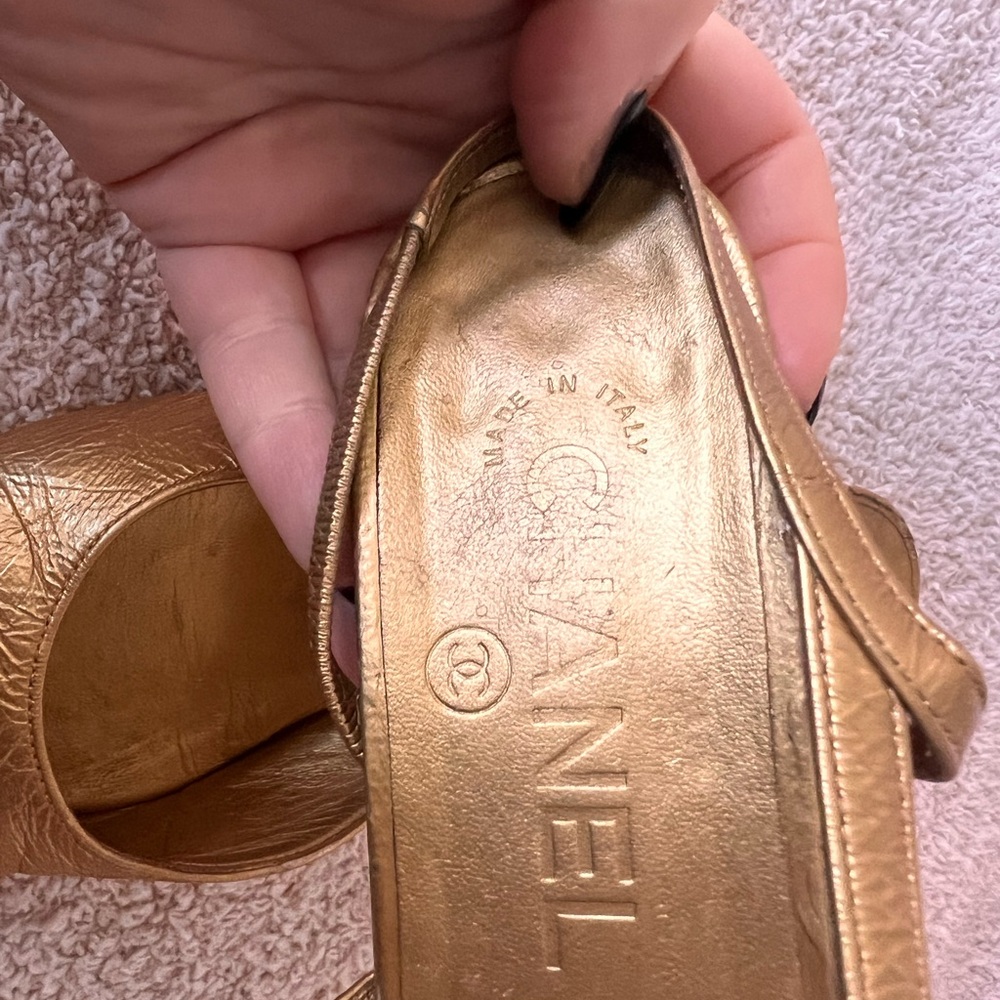 CHANEL slingback gold leather sandals CC interlocking logo cap toe black 6.5 7 - Picture 8 of 14